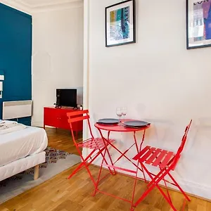 Appartement Cozy Studio In The Heart Of - Your Perfect Away From, Paris